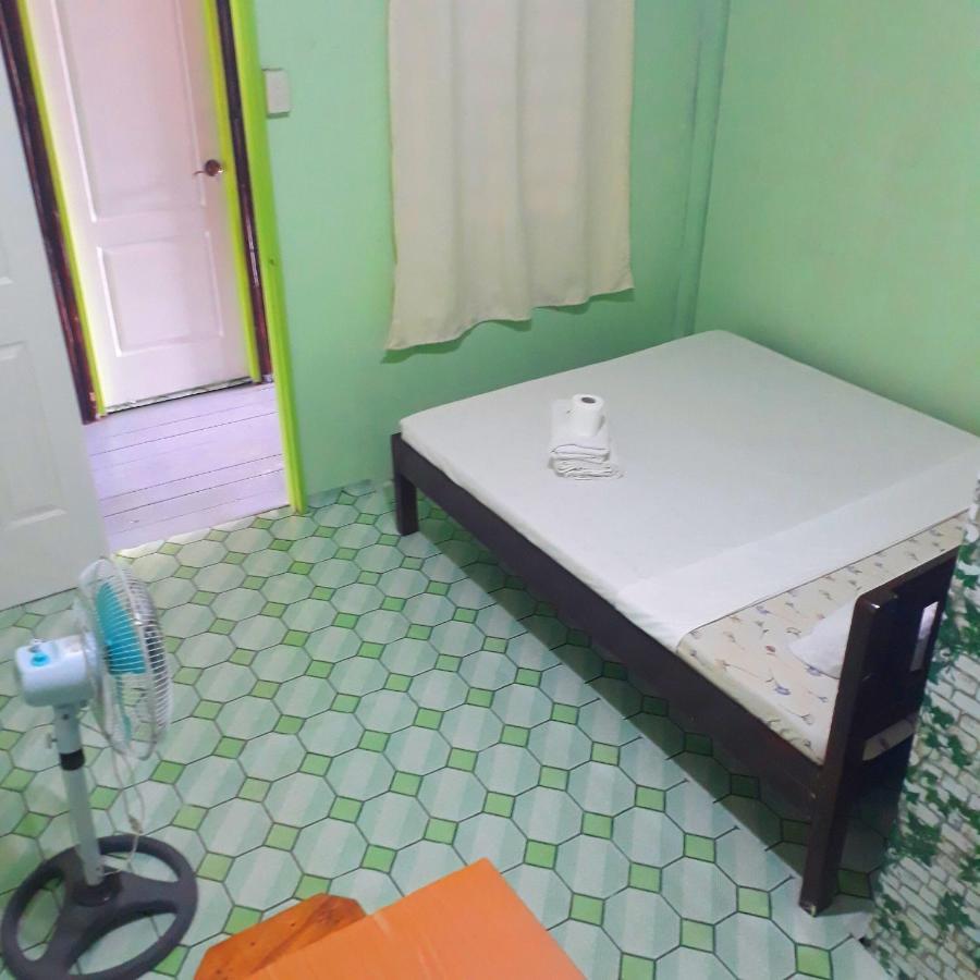 Archie'S Budget Room Rental 圣维森特 外观 照片